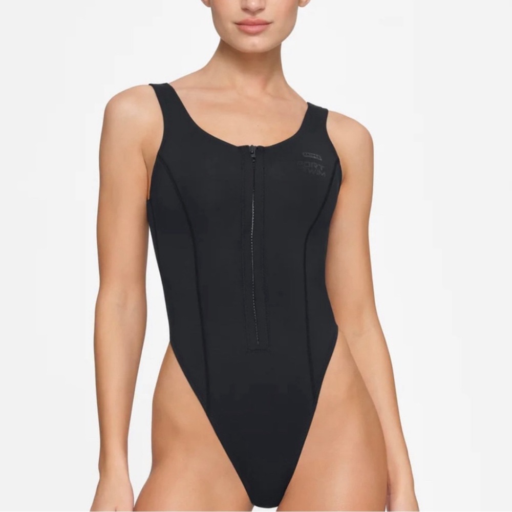 NWT Sz Medium black Skims Sport Swim Scuba Scoop Neck Suit